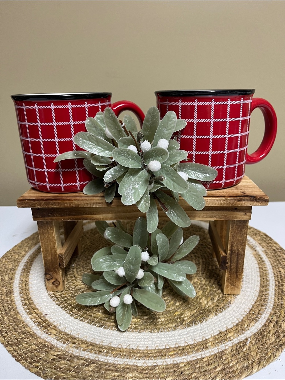 Hallmark set of two 16oz mugs in great condition